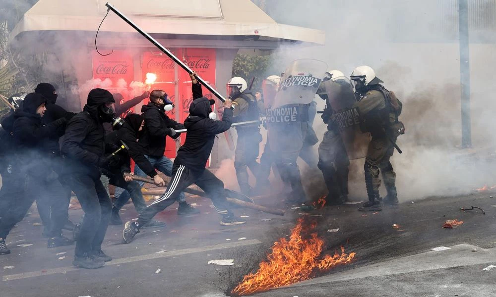 Τα στοιχεία της ΕΛ.ΑΣ. για τη συγκέντρωση για τα Τέμπη: 220 προσαγωγές 73 συλλήψεις και 29 τραυματίες αστυνομικοί